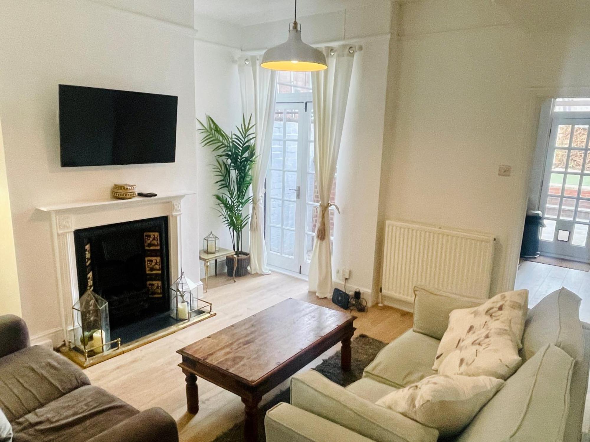 אקסטר Newly Refurbished City Centre House With Parking מראה חיצוני תמונה