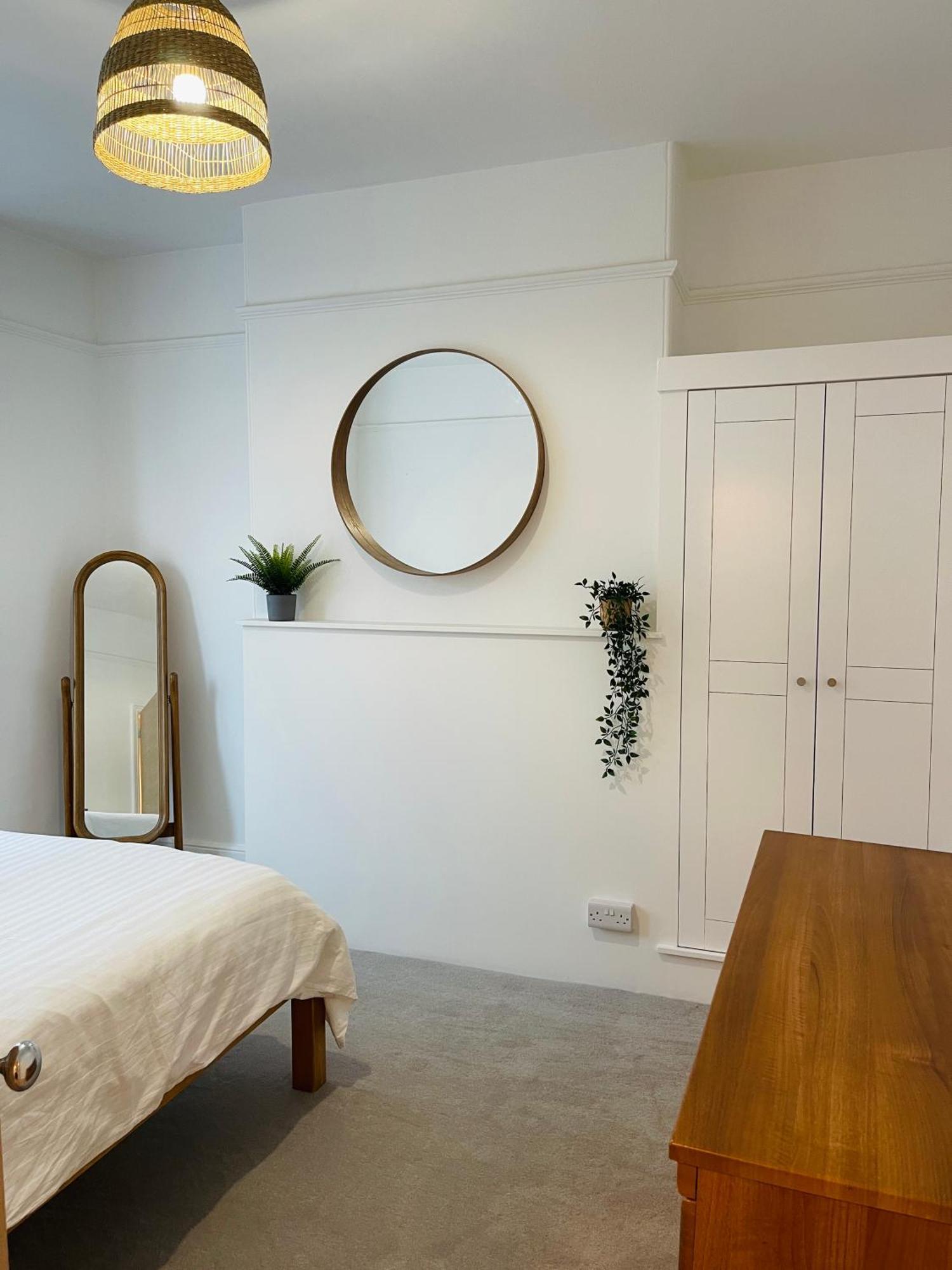 אקסטר Newly Refurbished City Centre House With Parking חדר תמונה